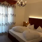 Lux Hotel